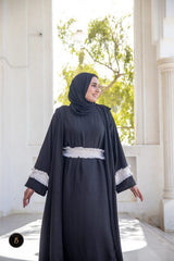 عباية كريب حرير بكنار قطن مضفر