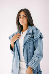 The ruffle denim in blue