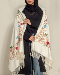 Flowery shawl handmade Off white