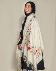 Flowery shawl handmade Off white