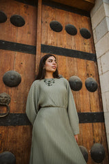 Plisse dress in olive