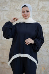 بلوزة كتان اسود مشغولة بكنار هاندميد