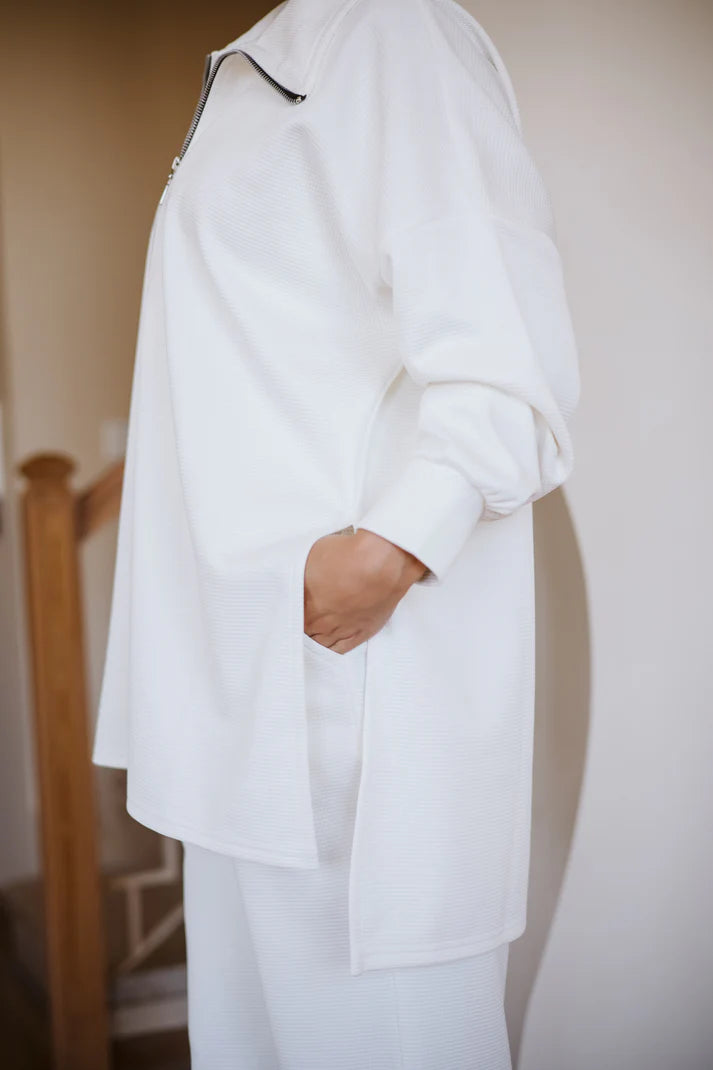 Biscuit set in white