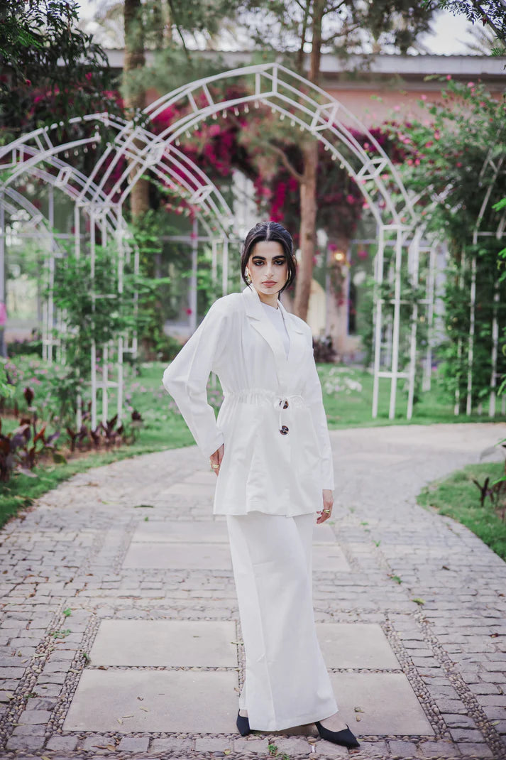 Linea blazer set in off white