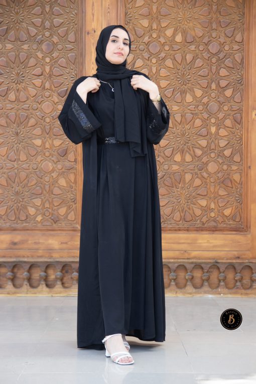عباية كريب حرير بكنار شايني