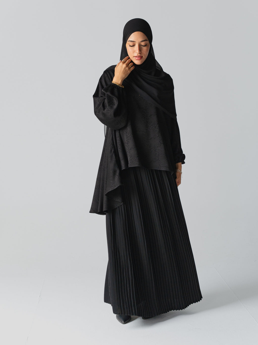 079 - Two-Piece Jacquard Abaya Set