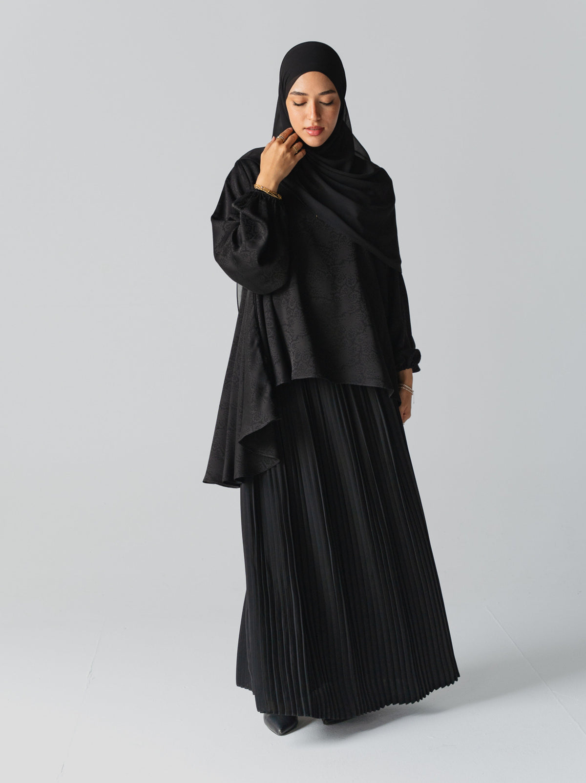 079 - Two-Piece Jacquard Abaya Set
