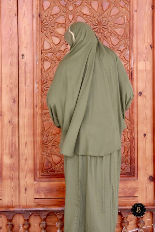 خمار وجيبة بكم زتوني وبكنار سبحة