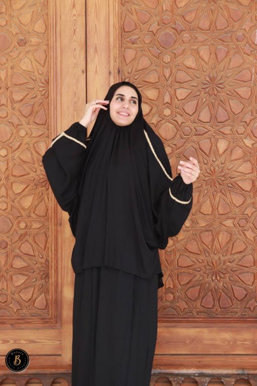 خمار وجيبة بكم اسود وبكنار سبحة