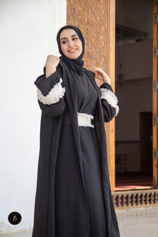 عباية كريب حرير بكنار قطن مضفر