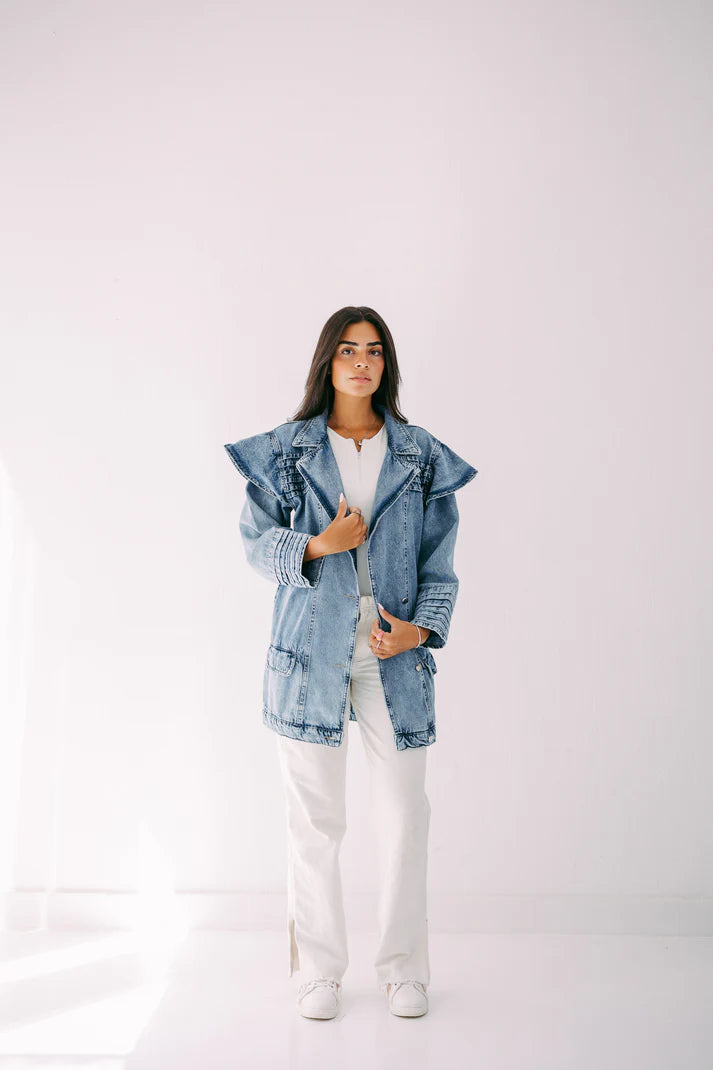 The ruffle denim in blue