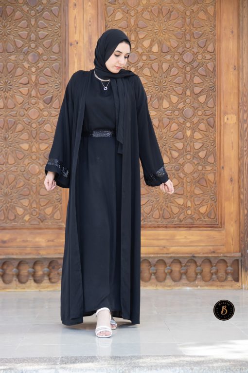 عباية كريب حرير بكنار شايني