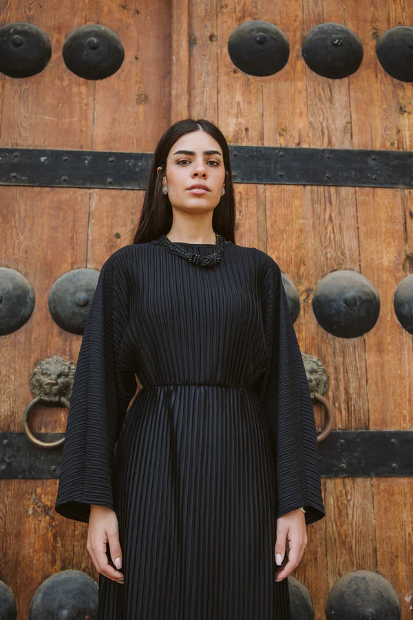 Plisse dress in black