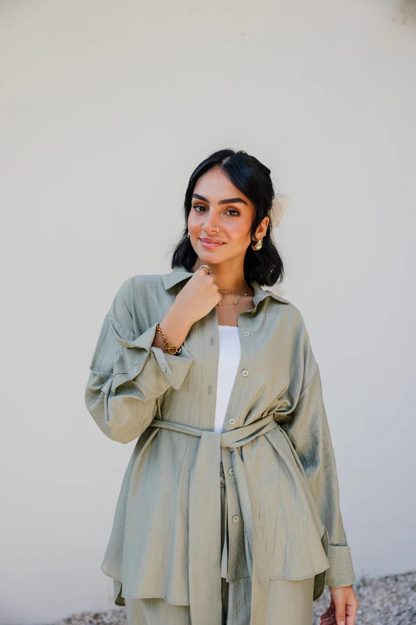 Such a dreamer set in olive