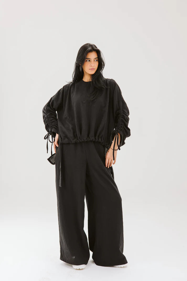 Sylva set in black