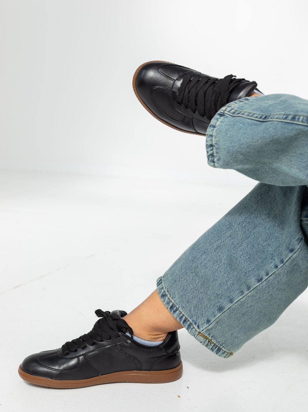 Black Zira Sneakers
