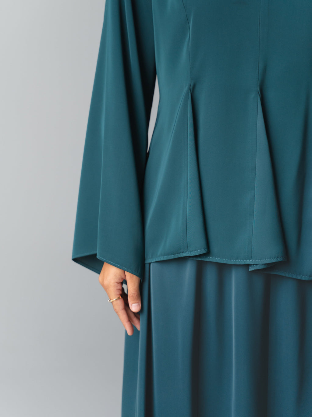 083 - Pleated Silk Set
