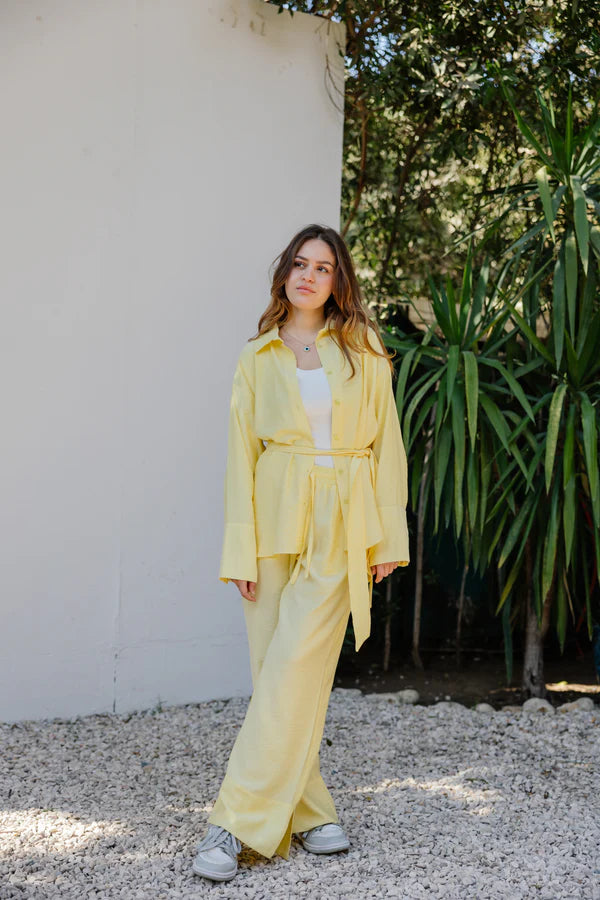 Such a dreamer set in yellow