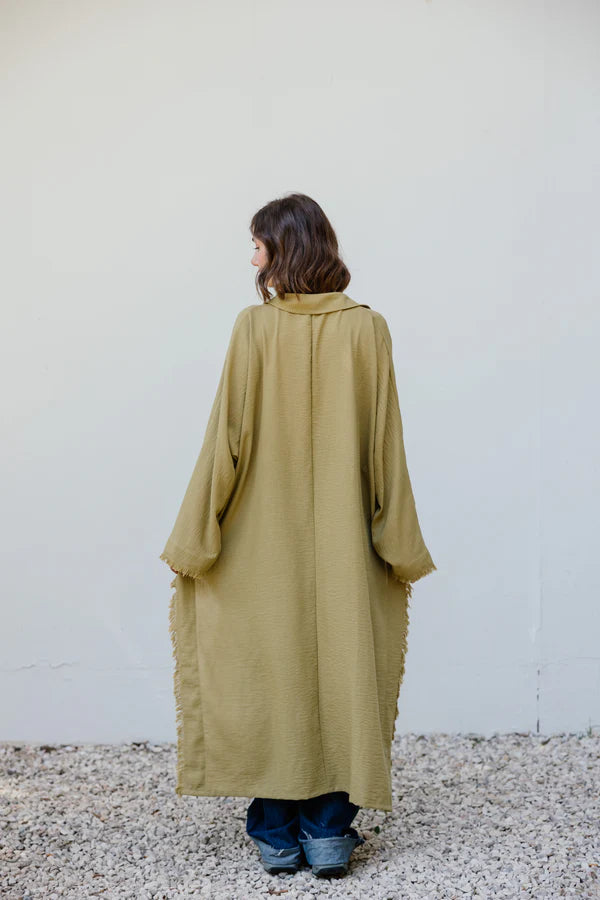Fringed out cape in lime