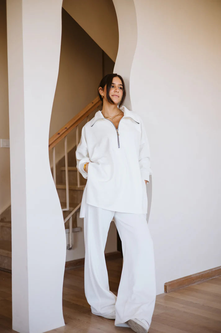 Biscuit set in white