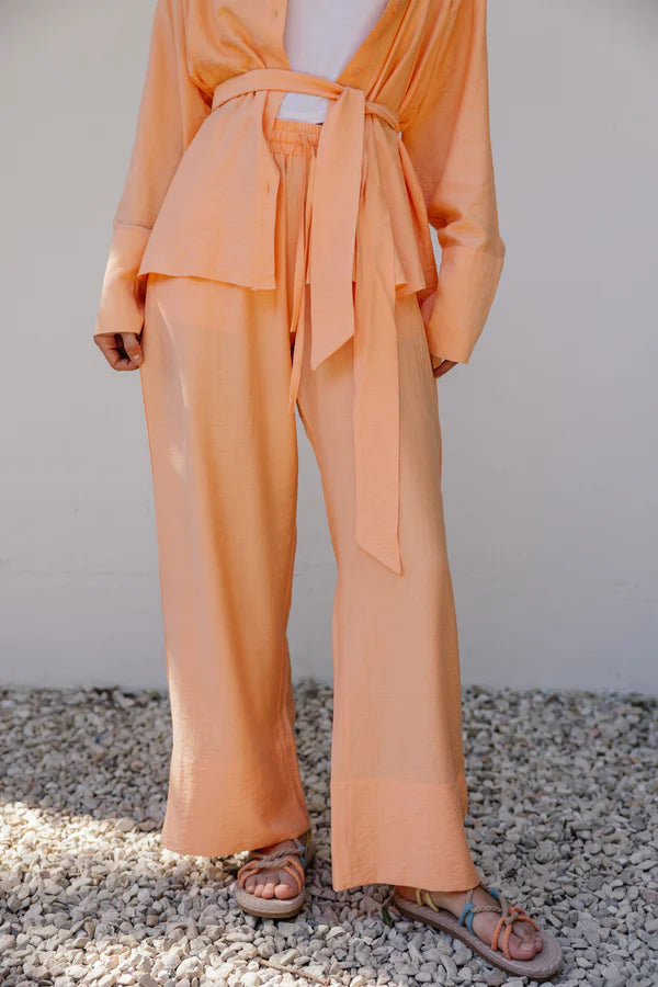 Such a dreamer set in orange