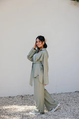 Such a dreamer set in olive