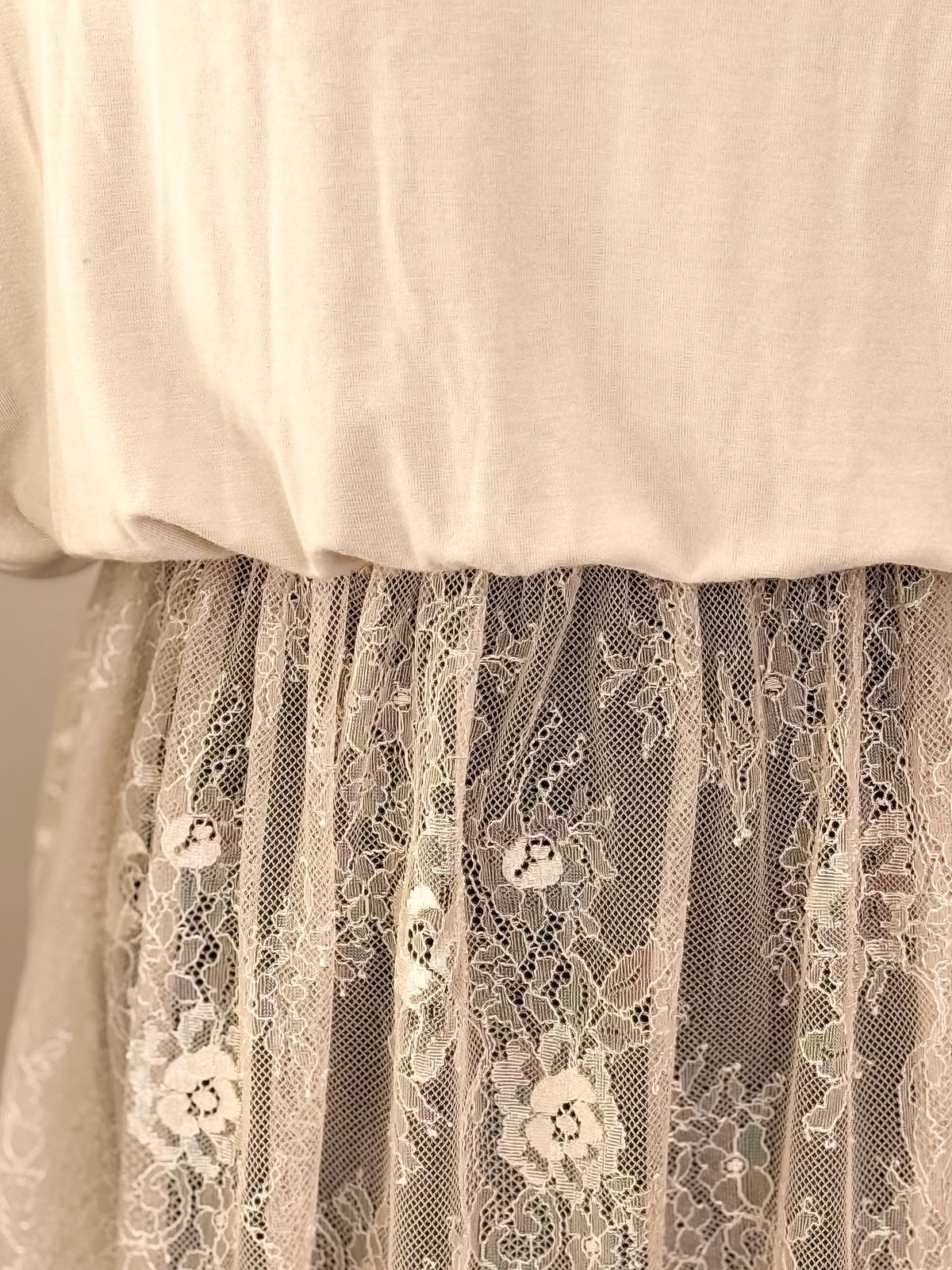 Sleeveless lace cotton top