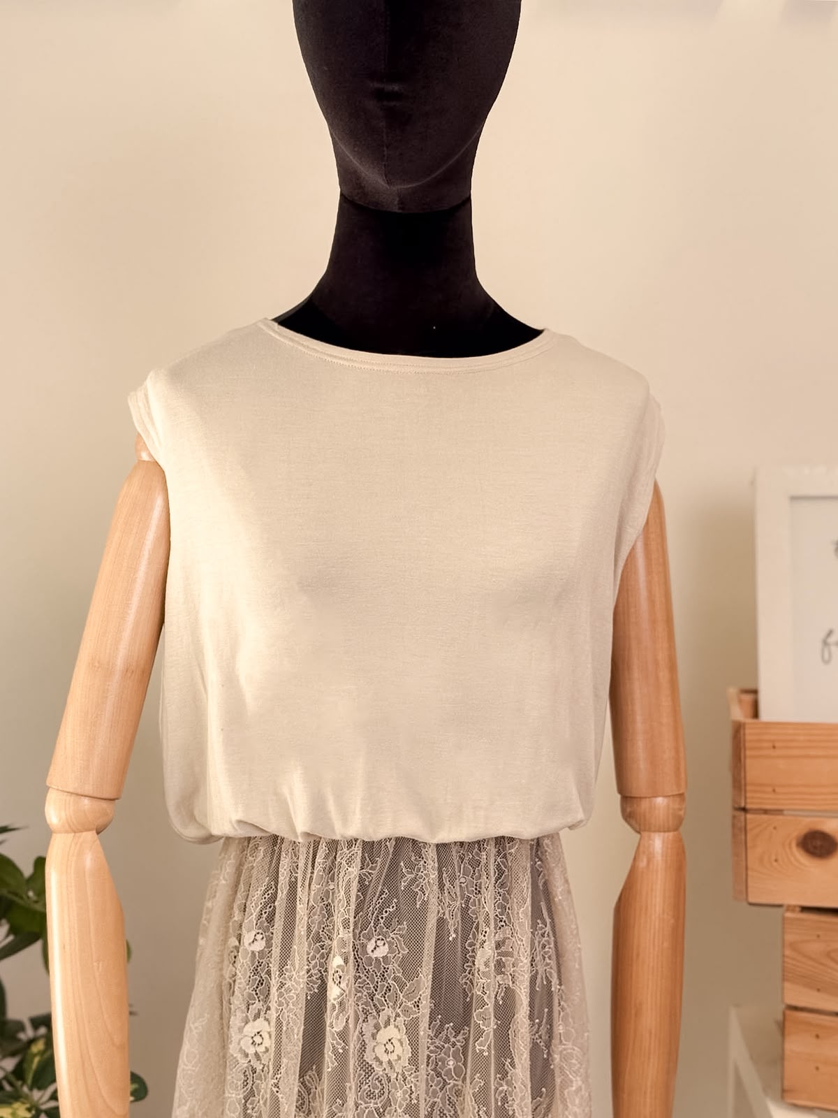Sleeveless lace cotton top