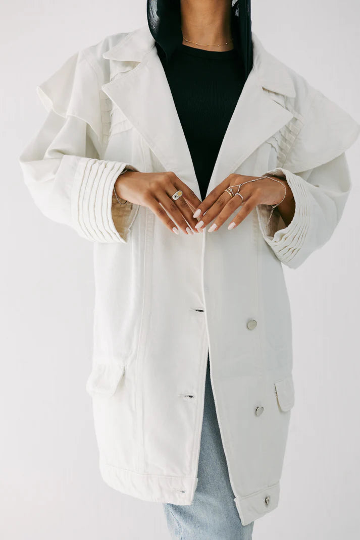 The ruffle denim in white