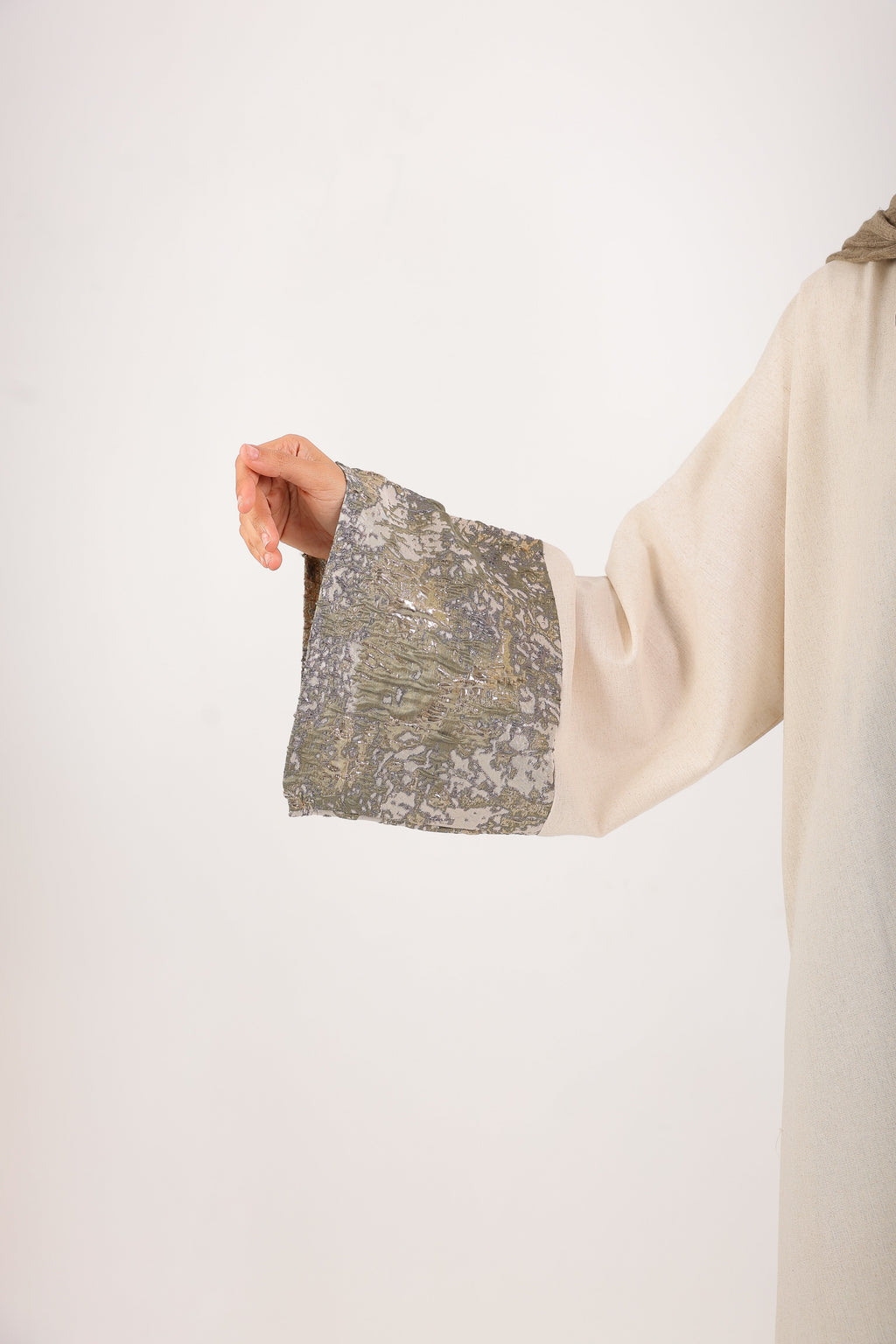 Elegant Shimmer Caftan – Code 511 Off White