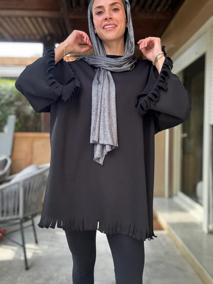 Fringe top in black