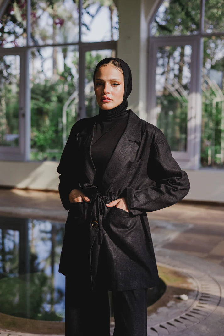 Linea blazer set in black