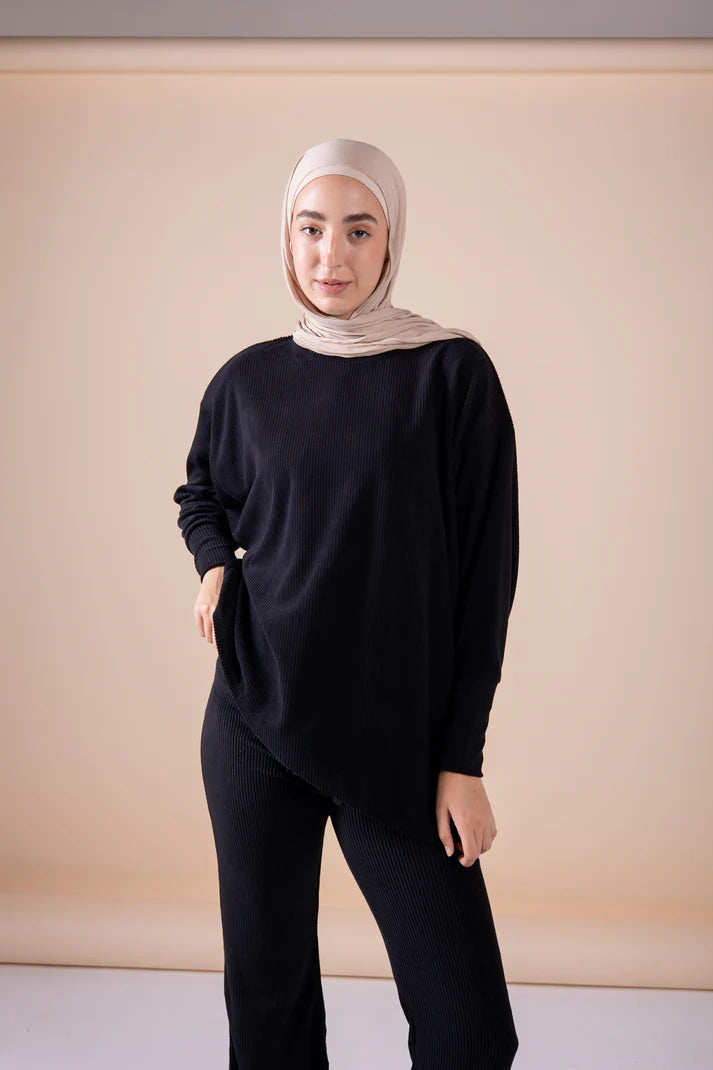 The velvet set in black