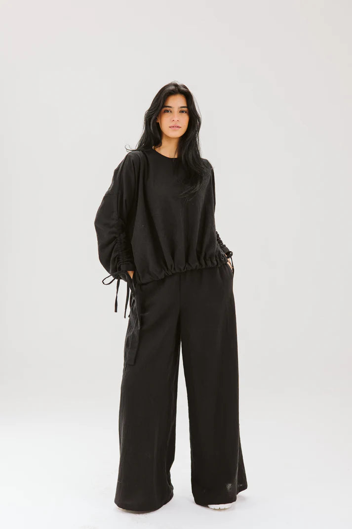 Sylva set in black