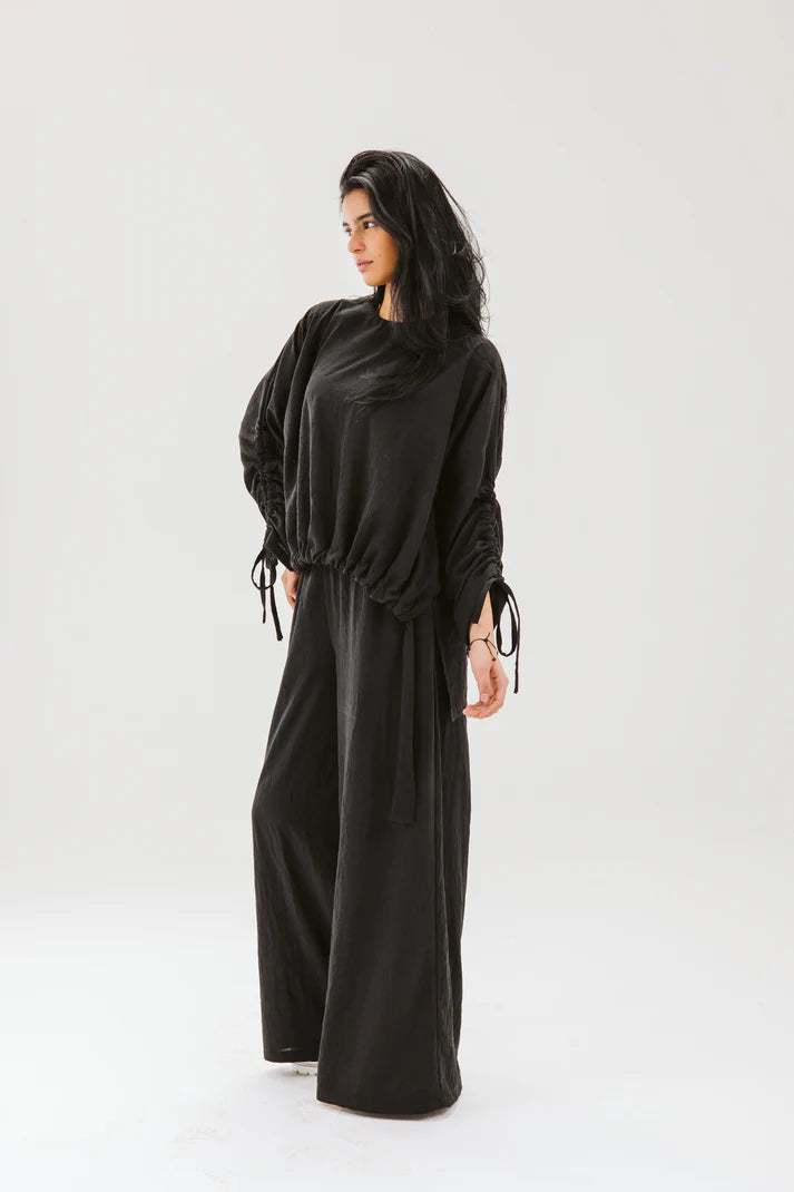 Sylva set in black