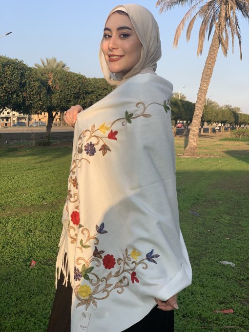 Flowery shawl handmade Off white