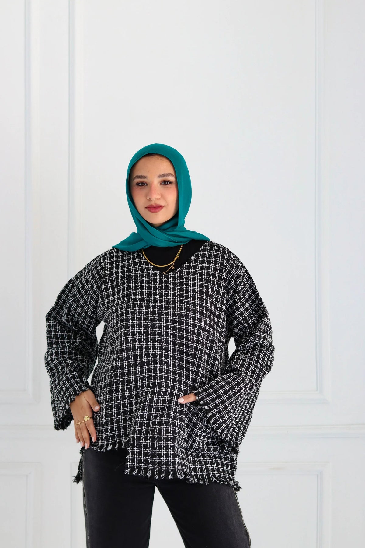 Black XO’ tweed top