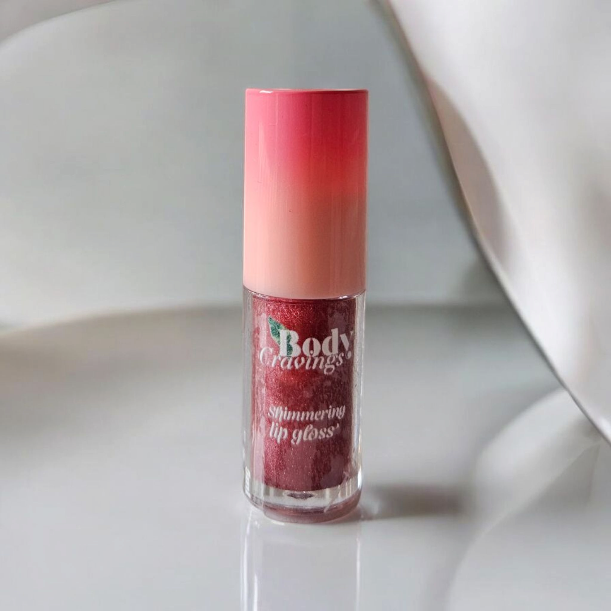 Shimmering lip gloss