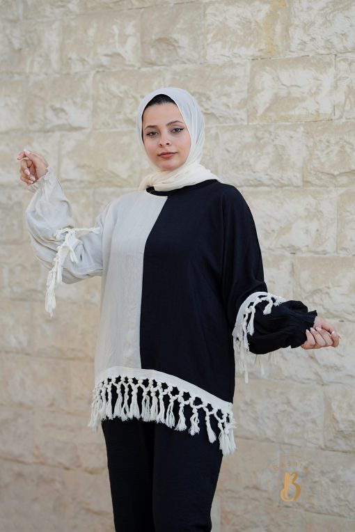 بلوزة كتان بيج في اسود مشغولة بكنار هاندميد