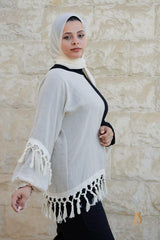 بلوزة كتان بيج في اسود مشغولة بكنار هاندميد