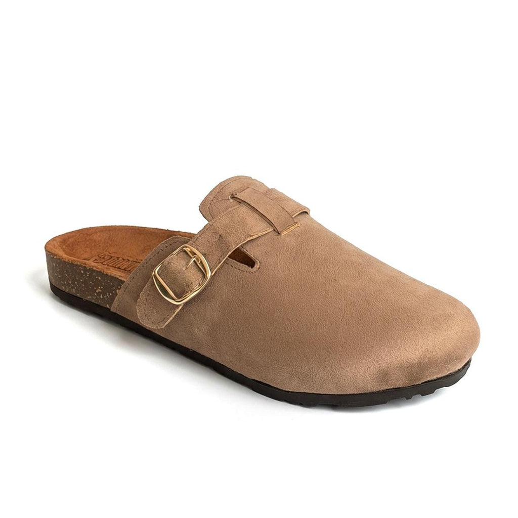 Clogsy hazelnut