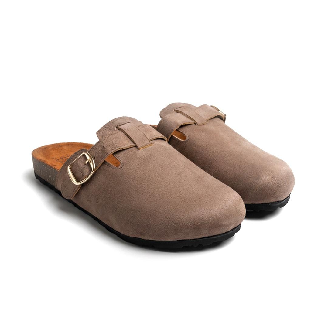 Clogsy hazelnut