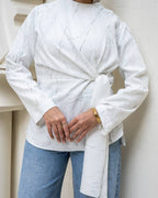 The -S- knot in white