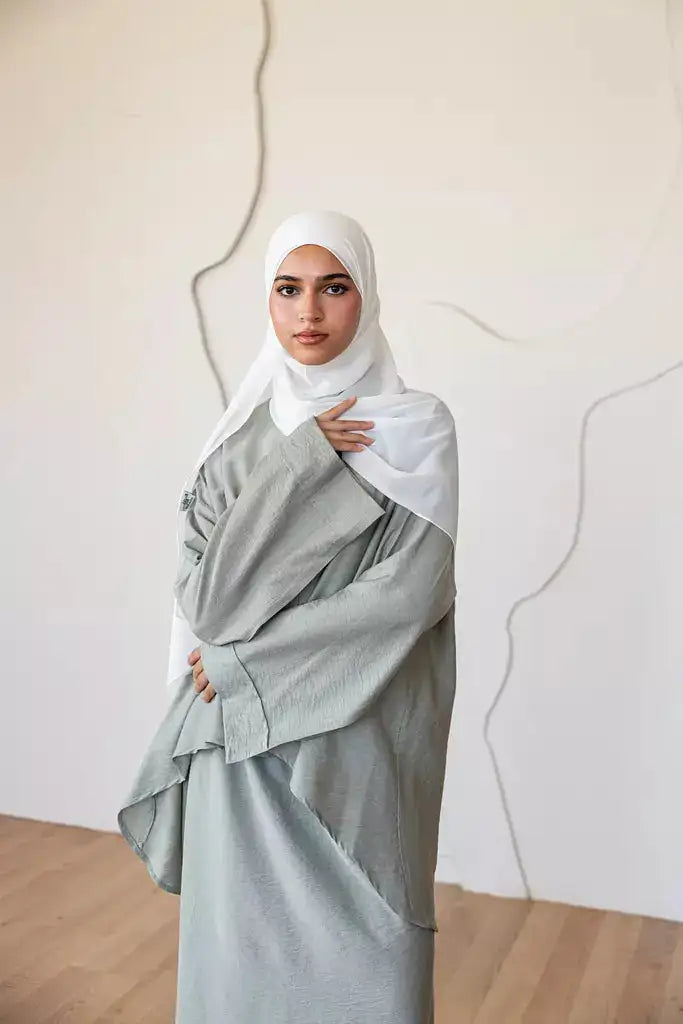 Elegant Demure Set 044